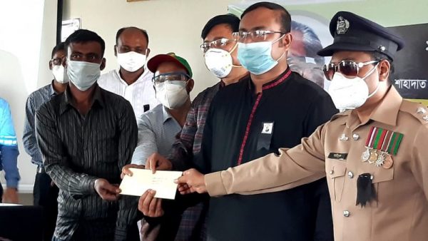 জাতীয় শোক দিবসে লালমাইয়ে যুব ঋণ বিতরন