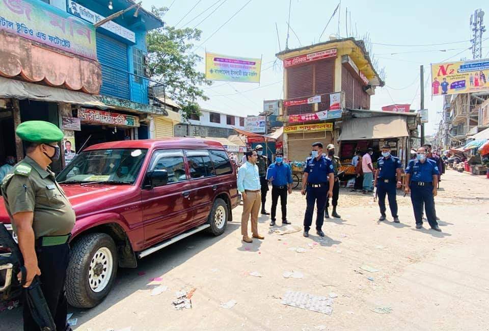 বরুড়া উপজেলায় লকডাউন বাস্তবায়নে উপজেলা প্রশাসন রাস্তায়