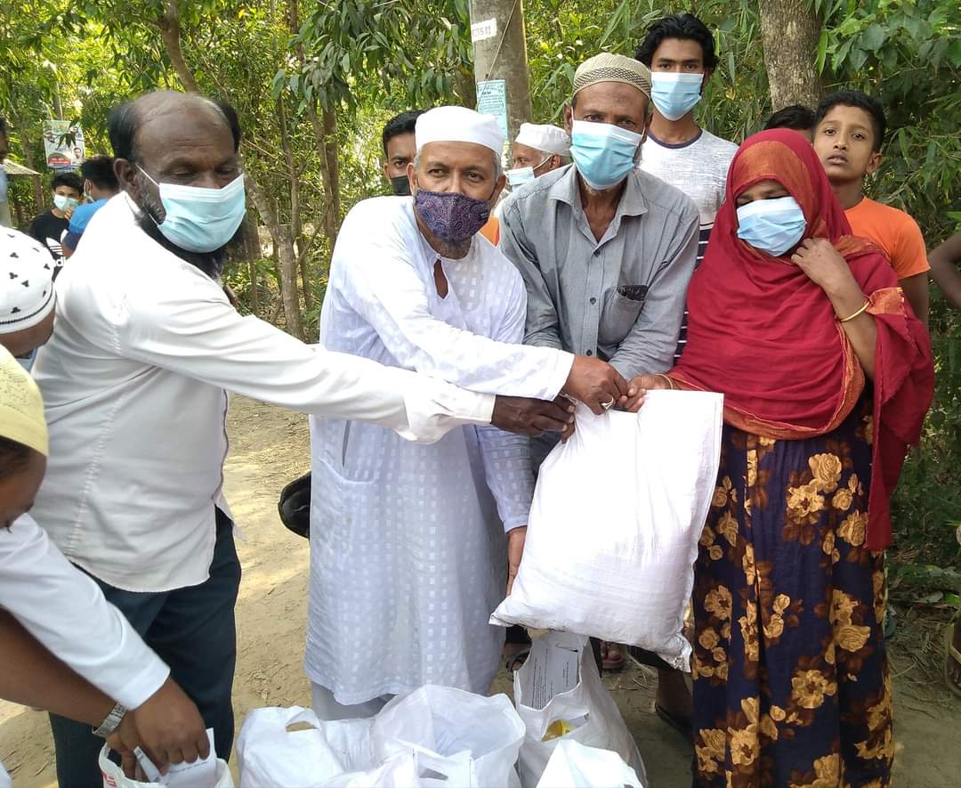 লালমাইয়ে ৭০০ পরিবারের মাঝে ইফতার সামগ্রী বিতরণ | জাগো লালমাই