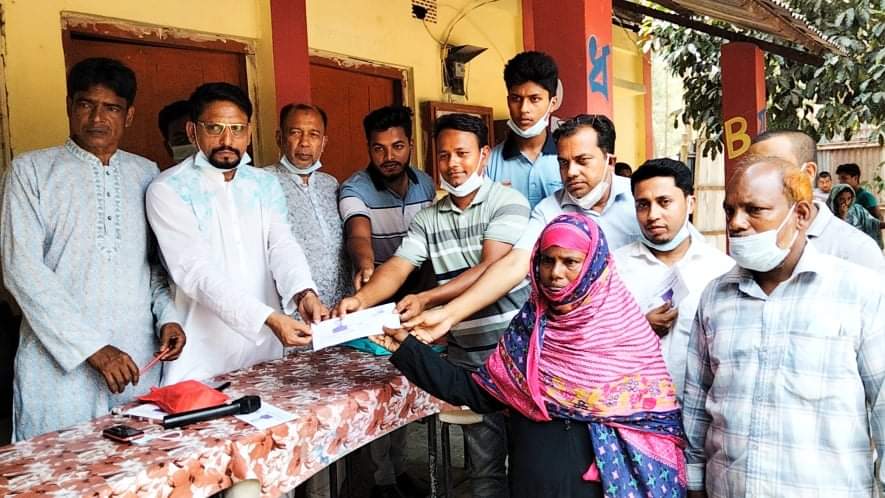 ভূলইন উত্তরে  ২৫০ টি পরিবারকে নগদ অর্থ সহায়তা প্রদান করেন আলহাজ্ব রুহুল আমিন