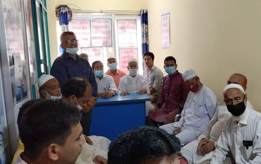 বাগমারা বাজার রক্ষায় বিকল্প সড়ক নির্মাণের দাবিতে মালিক ও ব্যবসায়ীদের মানববন্ধন