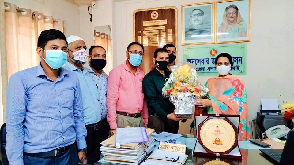 লালমাই উপজেলা বিডিএমএ কর্তৃক ইউএনও’কে শুভেচ্ছা স্মারক প্রদান