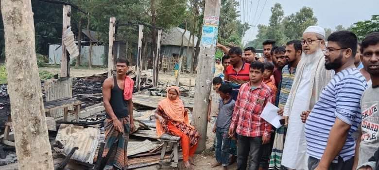 লালমাইয়ের খিলপাড়ায় আগুনে পুড়েছে বসতঘর-দোকান