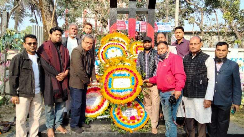 ভাষা শহীদদের স্মরণে লালমাই প্রেস ক্লাব এর শ্রদ্ধা নিবেদন