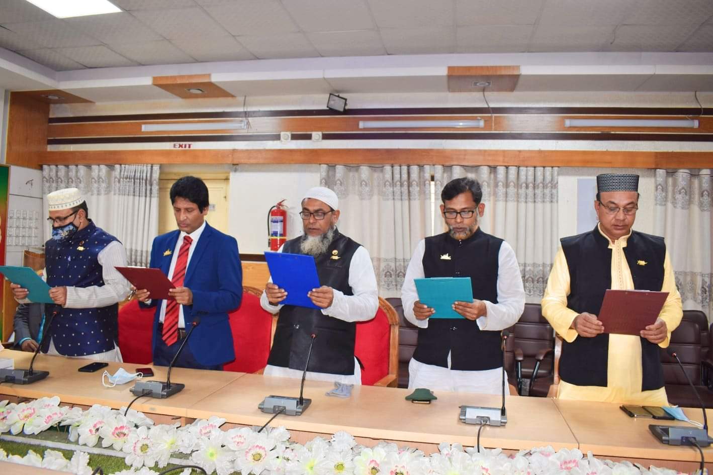 লালমাইয়ে শপথ নিলেন ৫ ইউপি চেয়ারম্যান