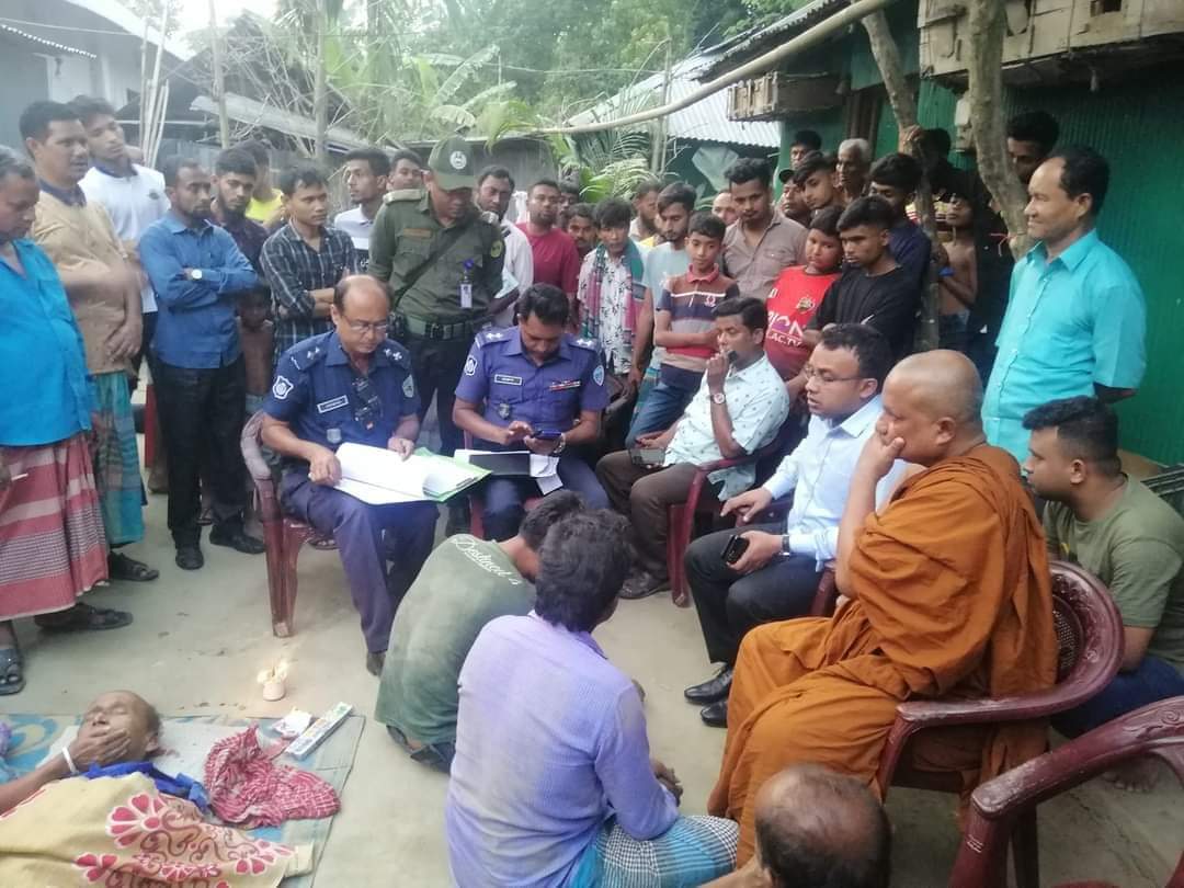 বাস চাপায় গ্রাম পুলিশ নিহত