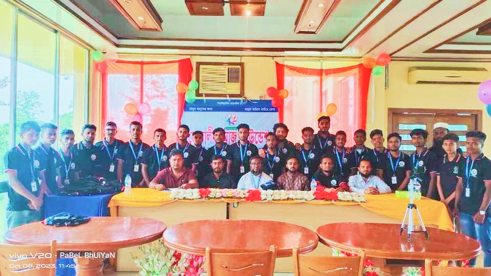 স্বেচ্ছাসেবী সংগঠন সোনালী সমাজ ফাউন্ডেশনের টি-শার্ট উন্মোচন