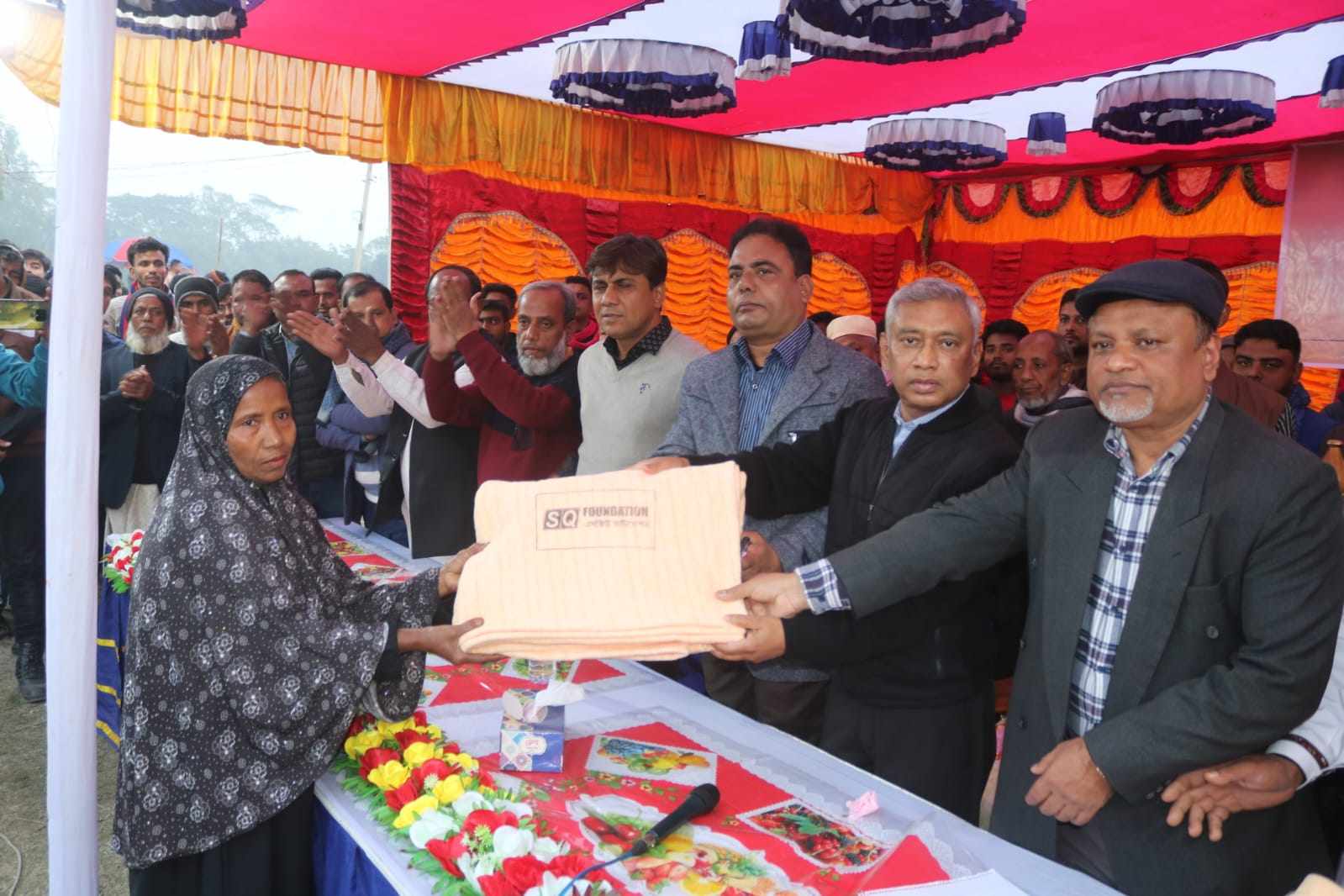 সাংসদ হিসেবে নিজ এলাকায় প্রথম সফরেই শীতার্ত মানুষের পাশে শফিউদ্দিন শামীম