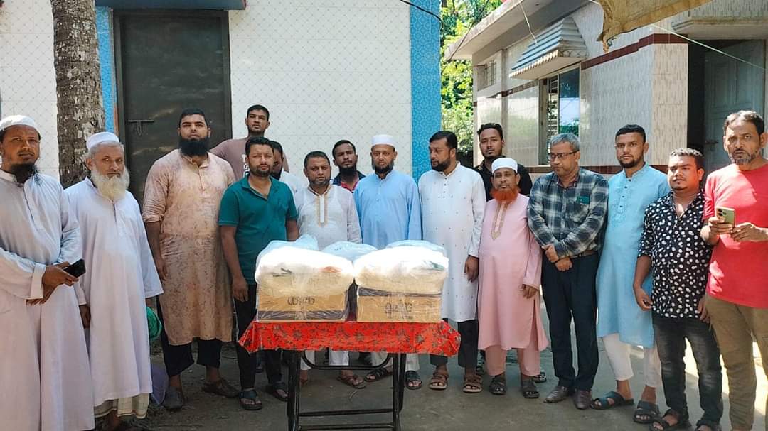 লালমাইয়ে জামায়েত ইসলামীর উপহার বিতরন