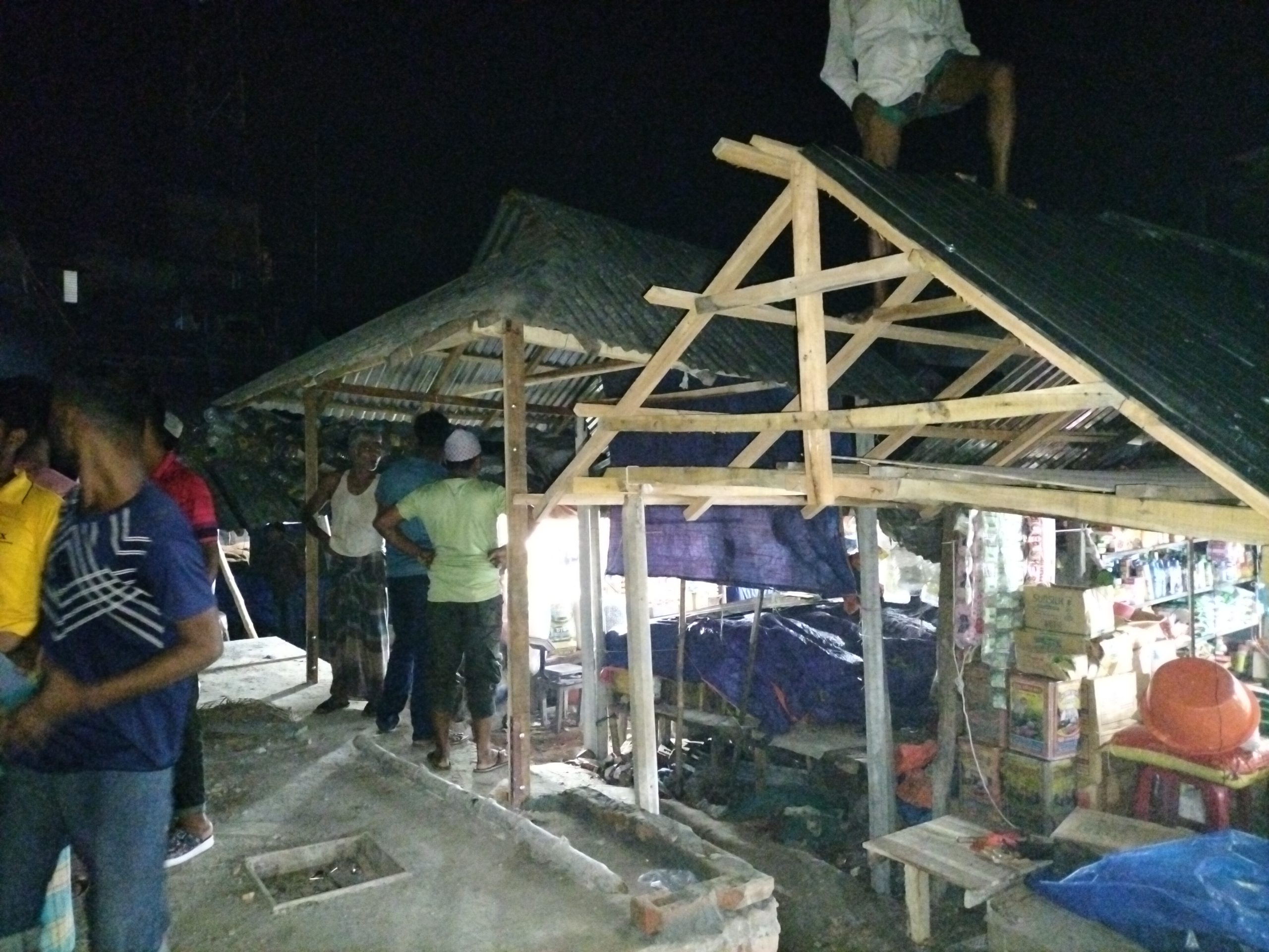 বাগমারায় অবৈধ দোকান উচ্ছেদ