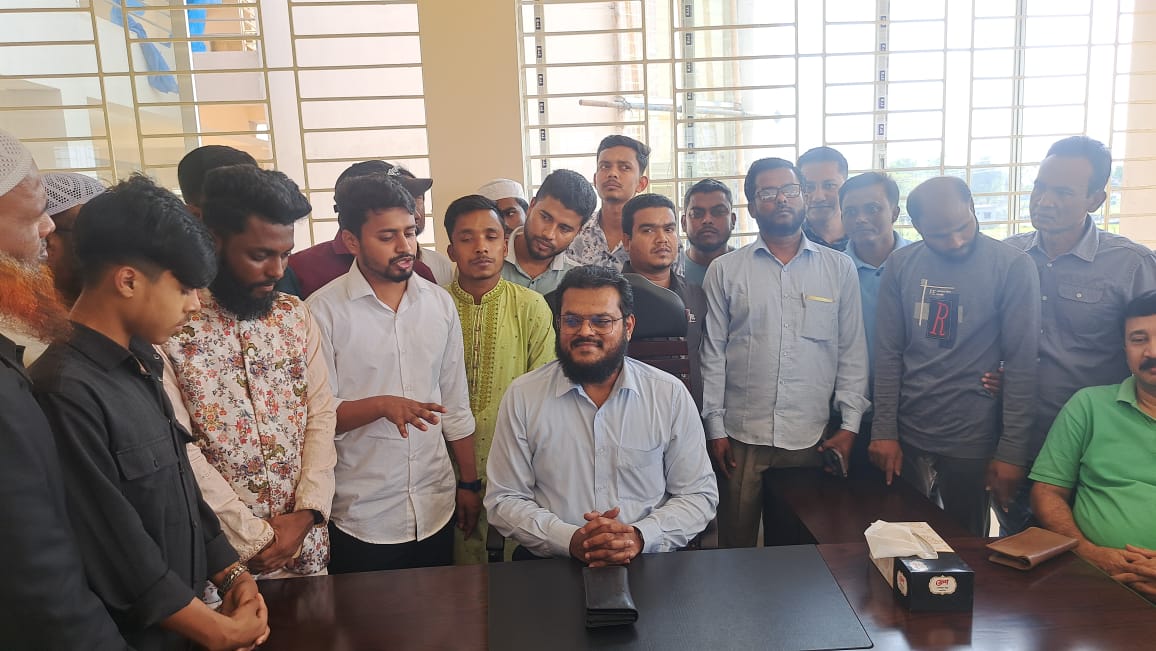 লালমাইয়ে স্থানীয়দের সহায়তায় উপজেলার নতুন ভবনে ইউএনও’র পরিচিত সভা