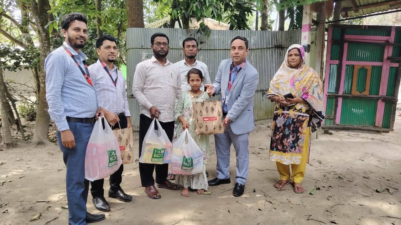 নির্যাতিত শিশু সুমাইয়ার পাশে দাঁড়াল স্বপ্ন সুপার শপ, মাসিক সহায়তার ঘোষণ