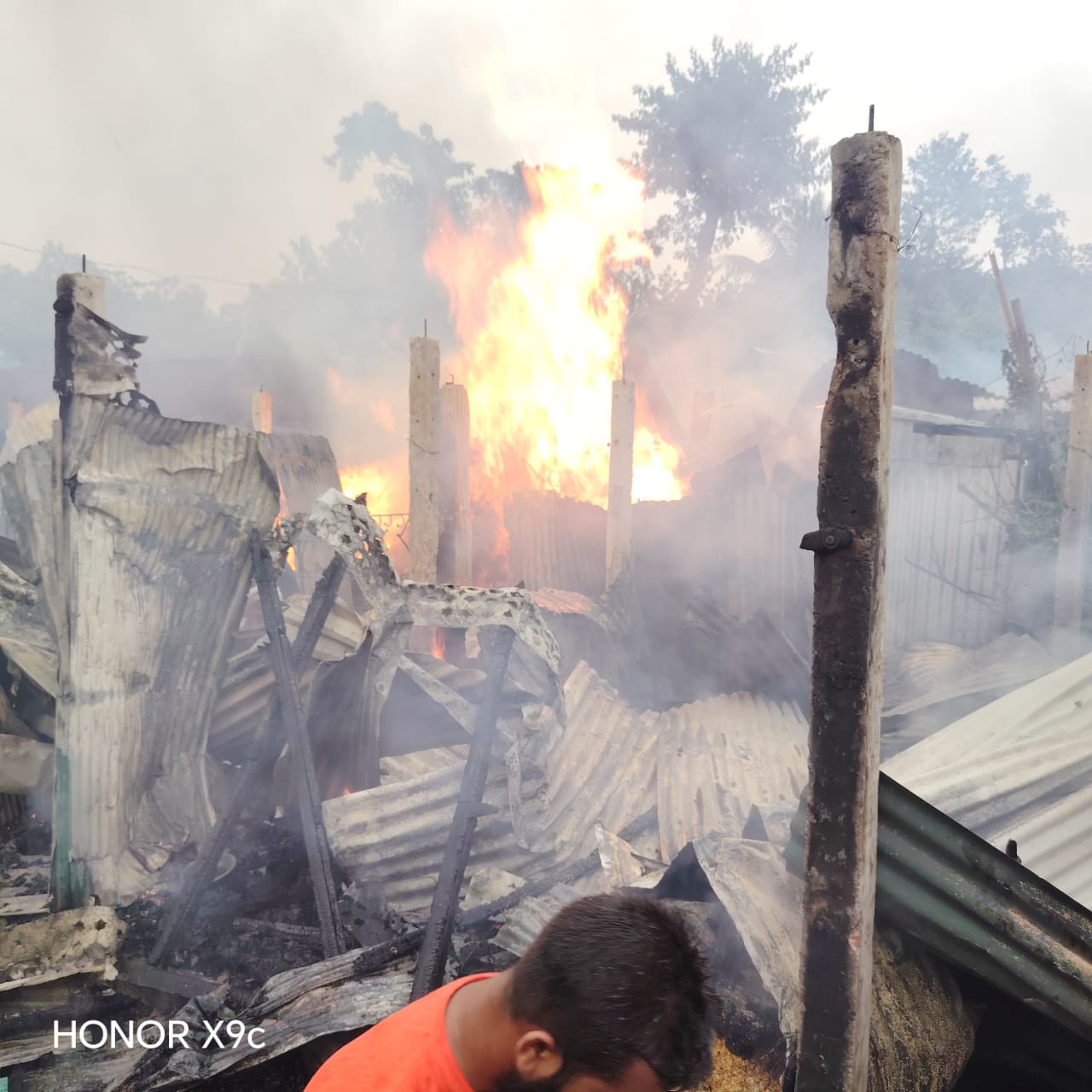 লালমাইয়ে ২৫টি পরিবারের ঘর আগুনে পুঁড়ে ছাঁই